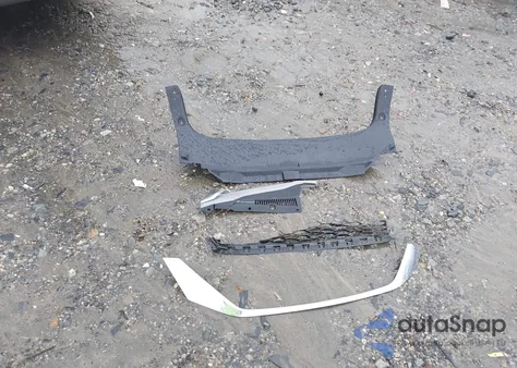 2014 Toyota Sienna Xle V6 8 Passenger z USA, uszkodzony, nr VIN 5TDYK3DC5ES492628